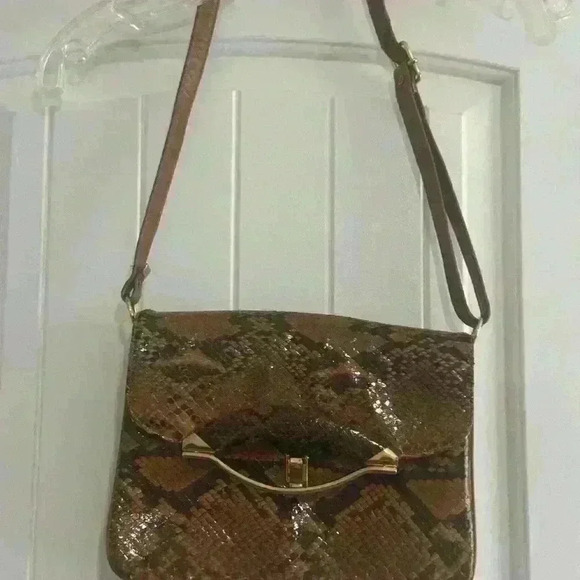 Chic de Paris Leather Shoulder Bag  Snake Skin Adjustable Strap Gold Hardware - Picture 3 of 10